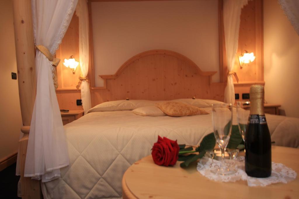 Hotel Garni Val De Costa Canazei Zimmer foto